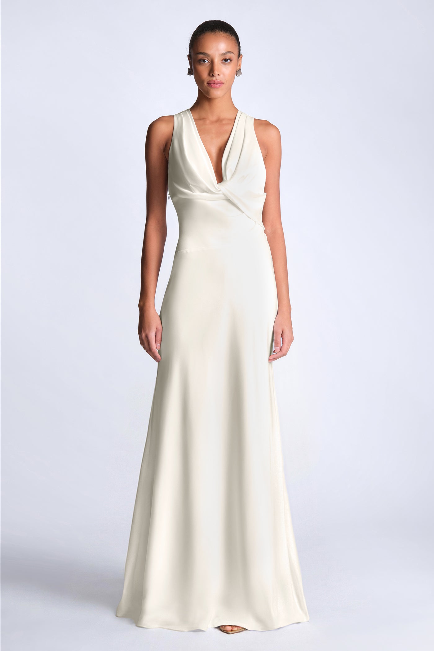 Demi Gown Gardenia / 6 Demi Gown Gardenia / 6