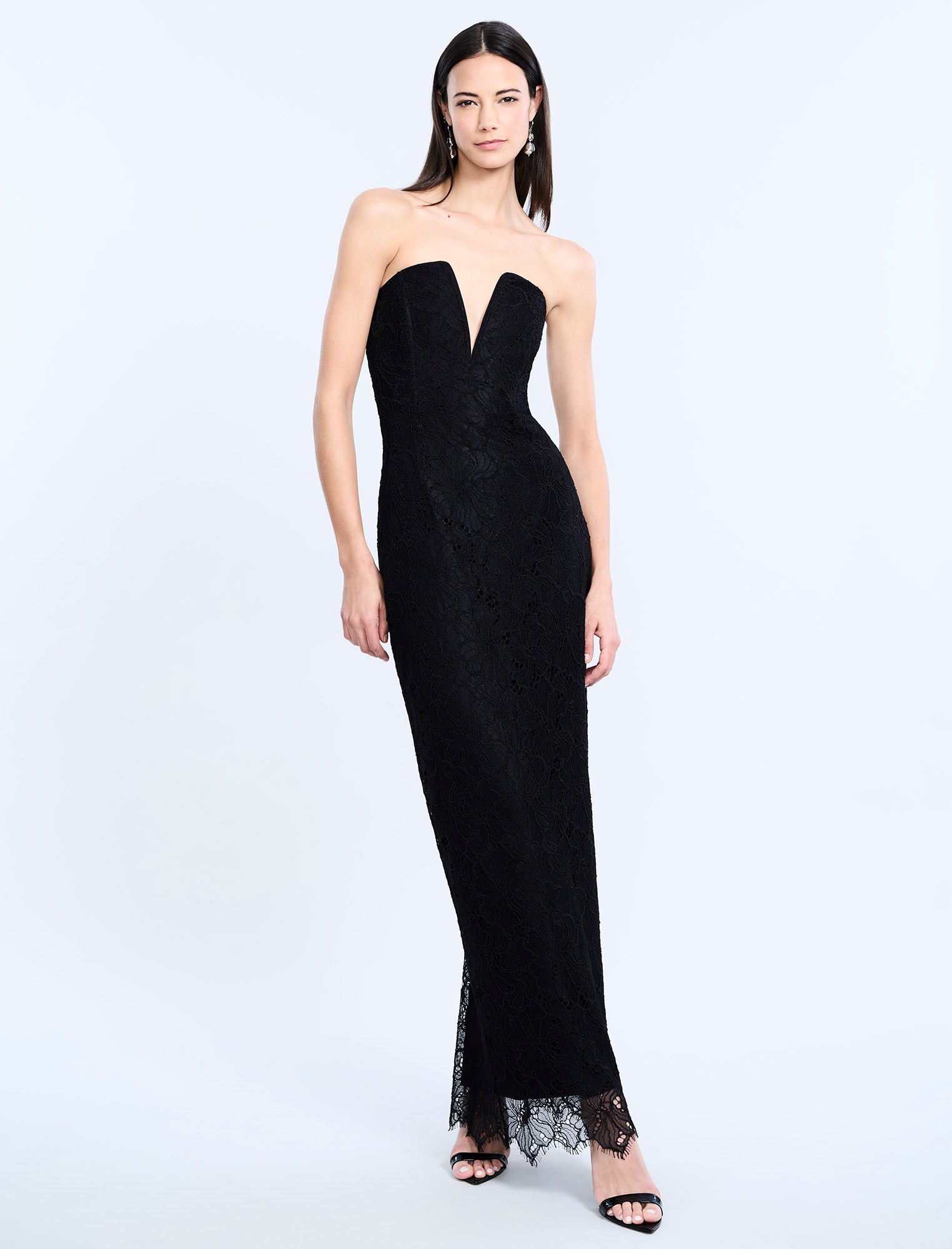Lace Strapless V Neckline Gown BCBGMAXAZRIA Lace Strapless V Neckline Gown BCBGMAXAZRIA