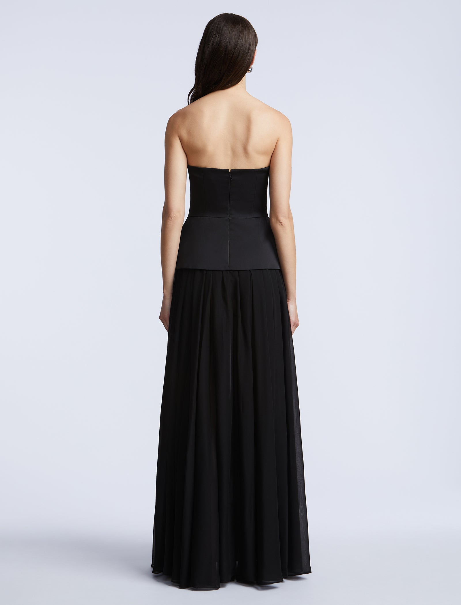 bcbgmaxazria black strapless dress NEW SATIN ELIOT BELTED PCS6L920 SIZE 4 BCBG has since expanded into 20 different brands for the modern woman taking the fashion world by storm. Bcbgmaxazria Strapless Tiered Tulle Mini