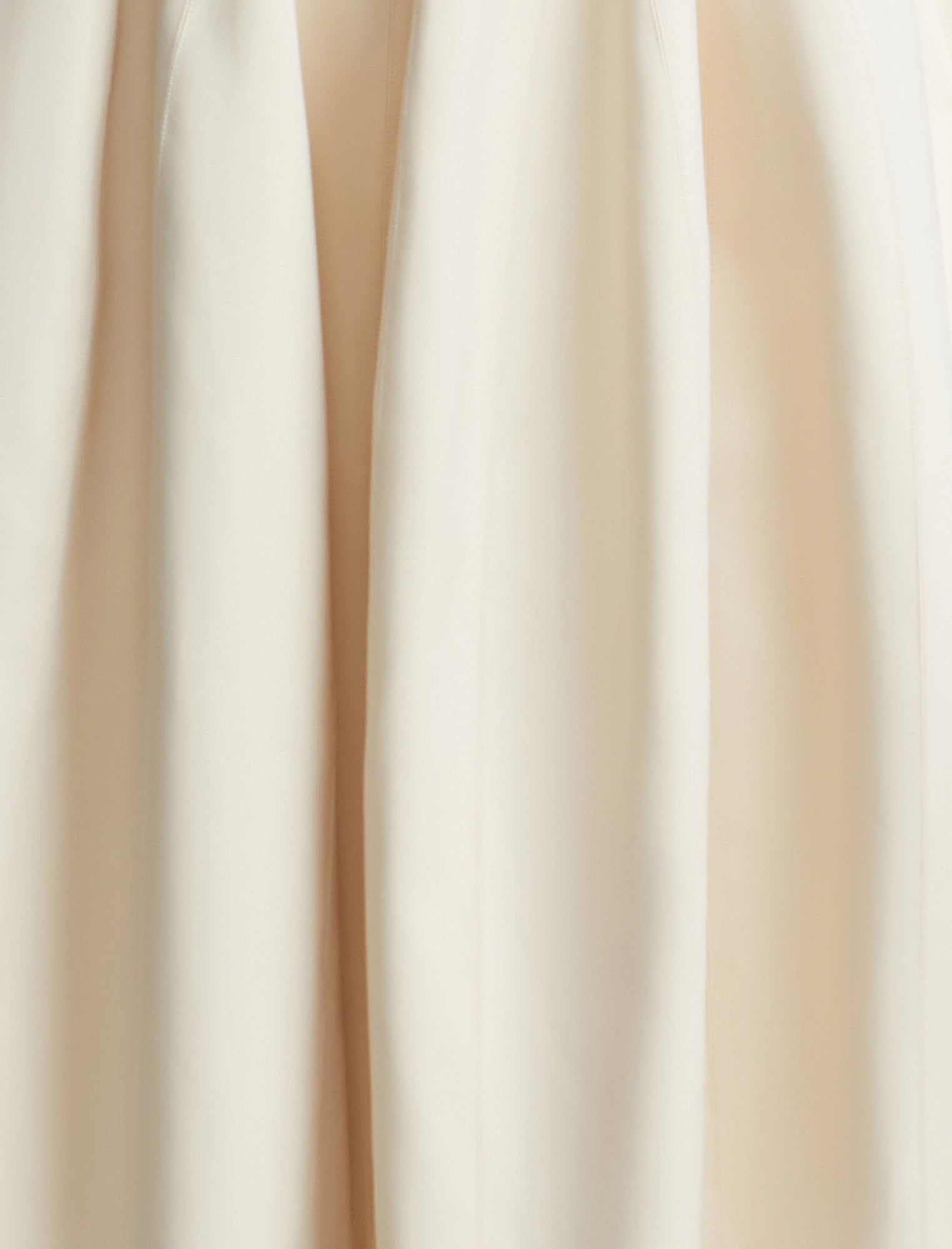 Solid Structured Gown – BCBGMAXAZRIA