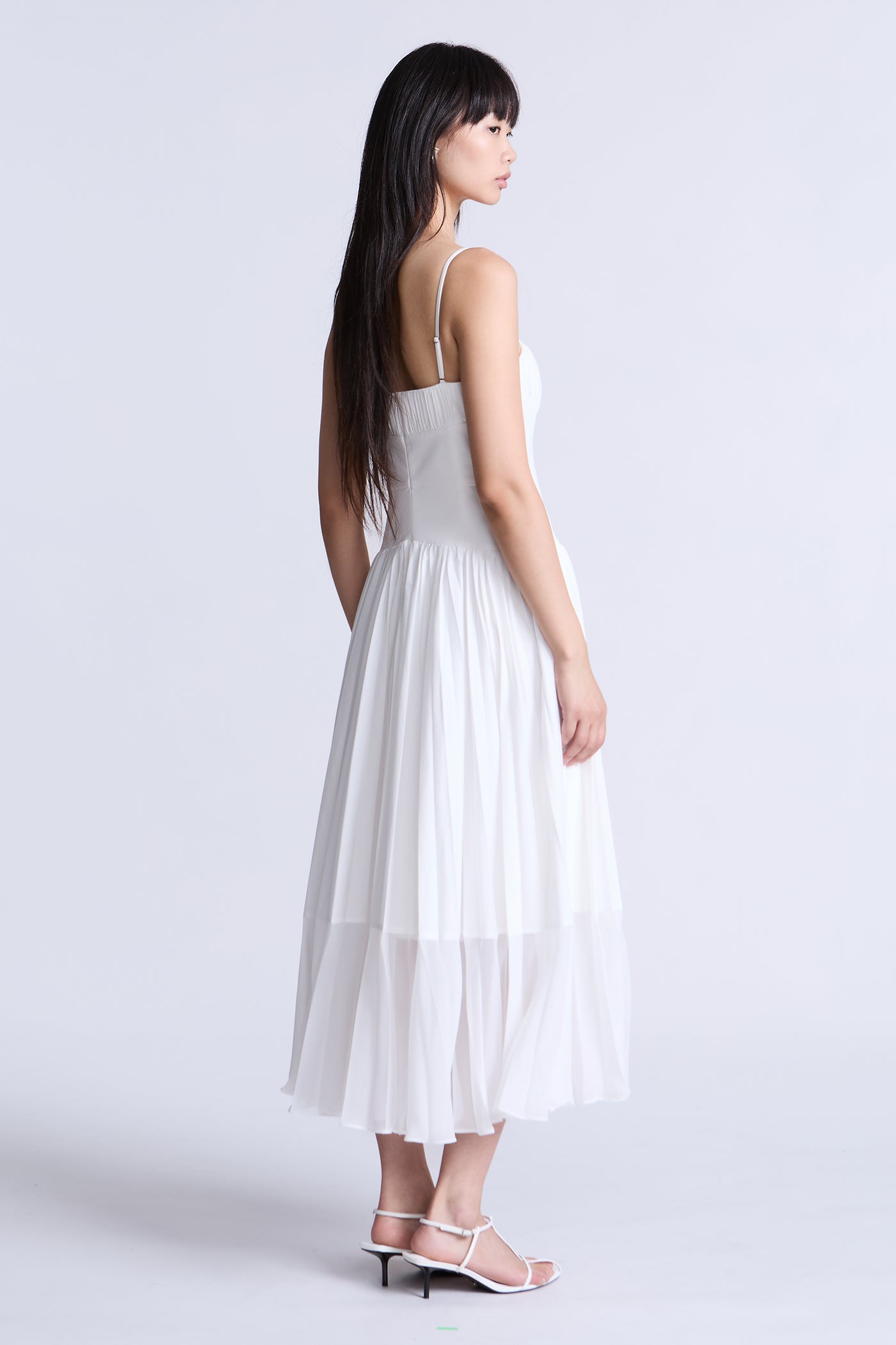 bcbg white cotton dress $218 BCBG WHITE "SLP6E036" PLEATED SLEEVELESS COTTON DRESS NWT M